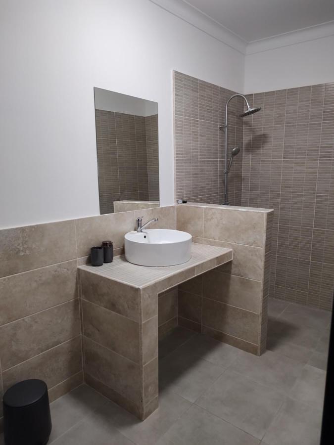 Central Apartment With 2 Bedrooms And 2 Bathrooms Oradea Eksteriør billede