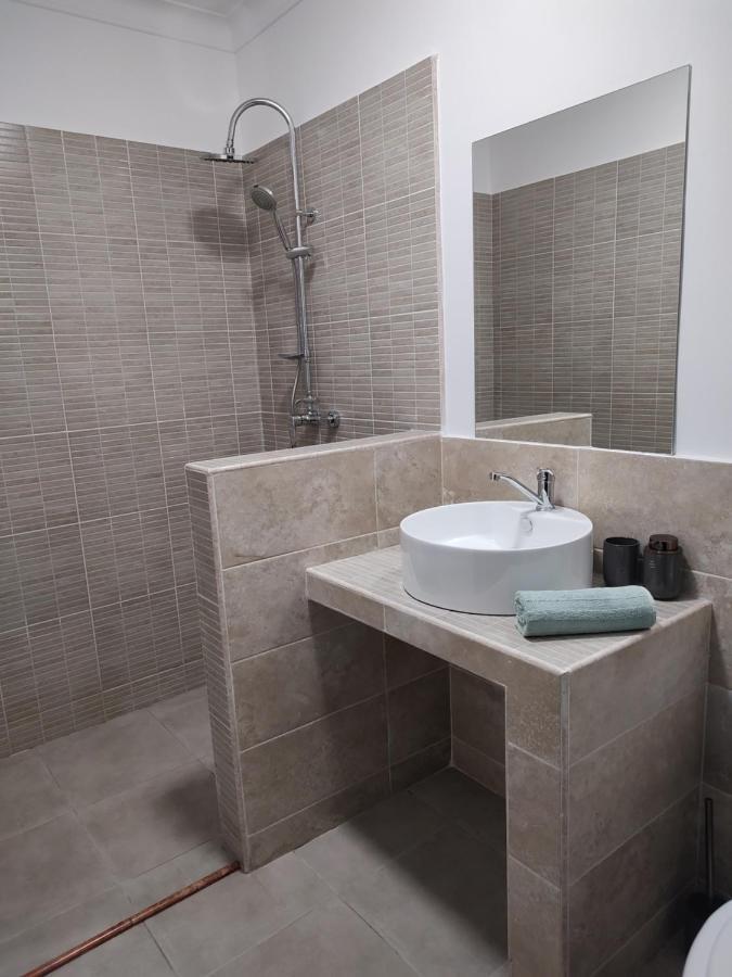 Central Apartment With 2 Bedrooms And 2 Bathrooms Oradea Eksteriør billede