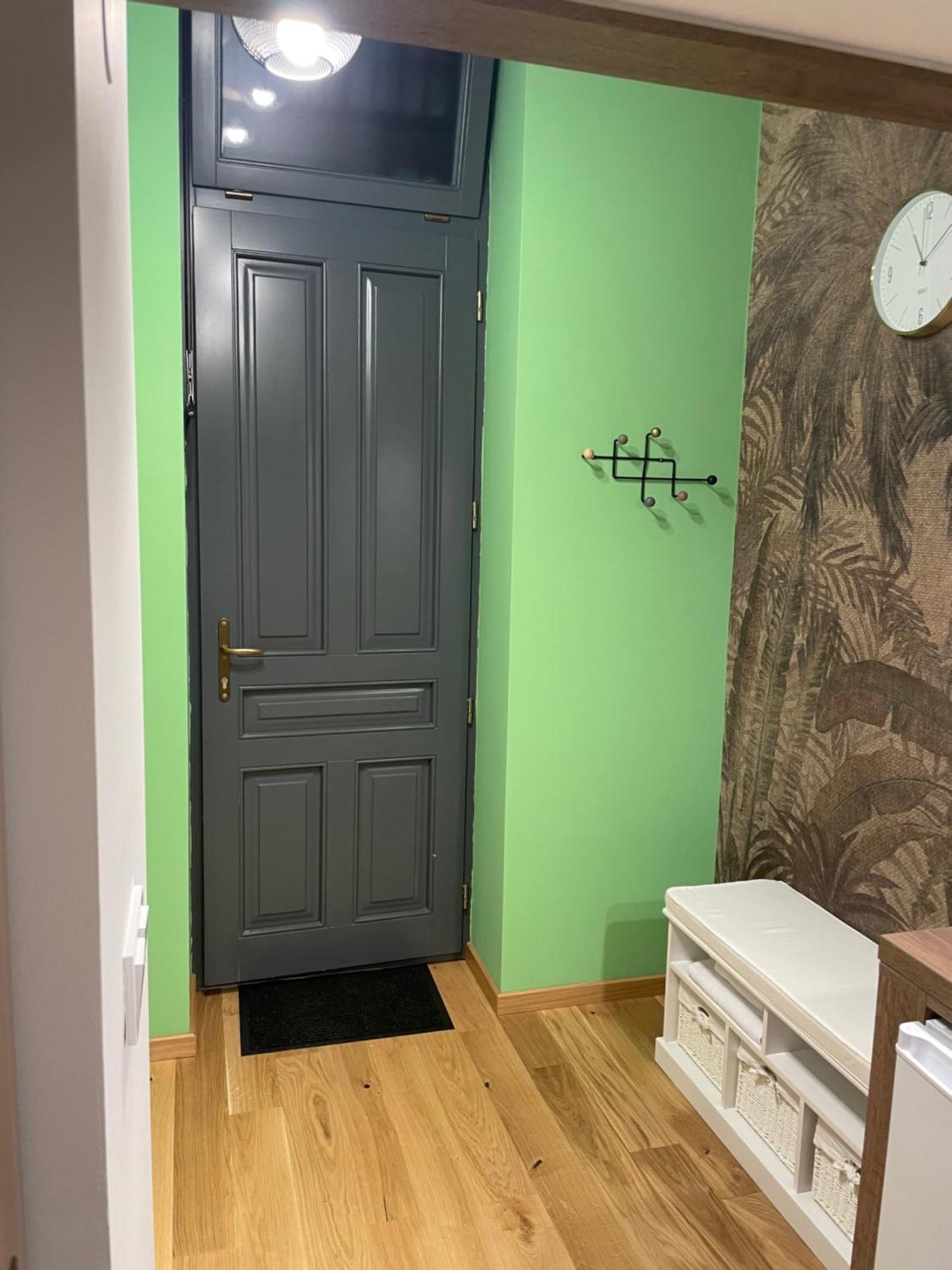 Central Apartment With 2 Bedrooms And 2 Bathrooms Oradea Eksteriør billede