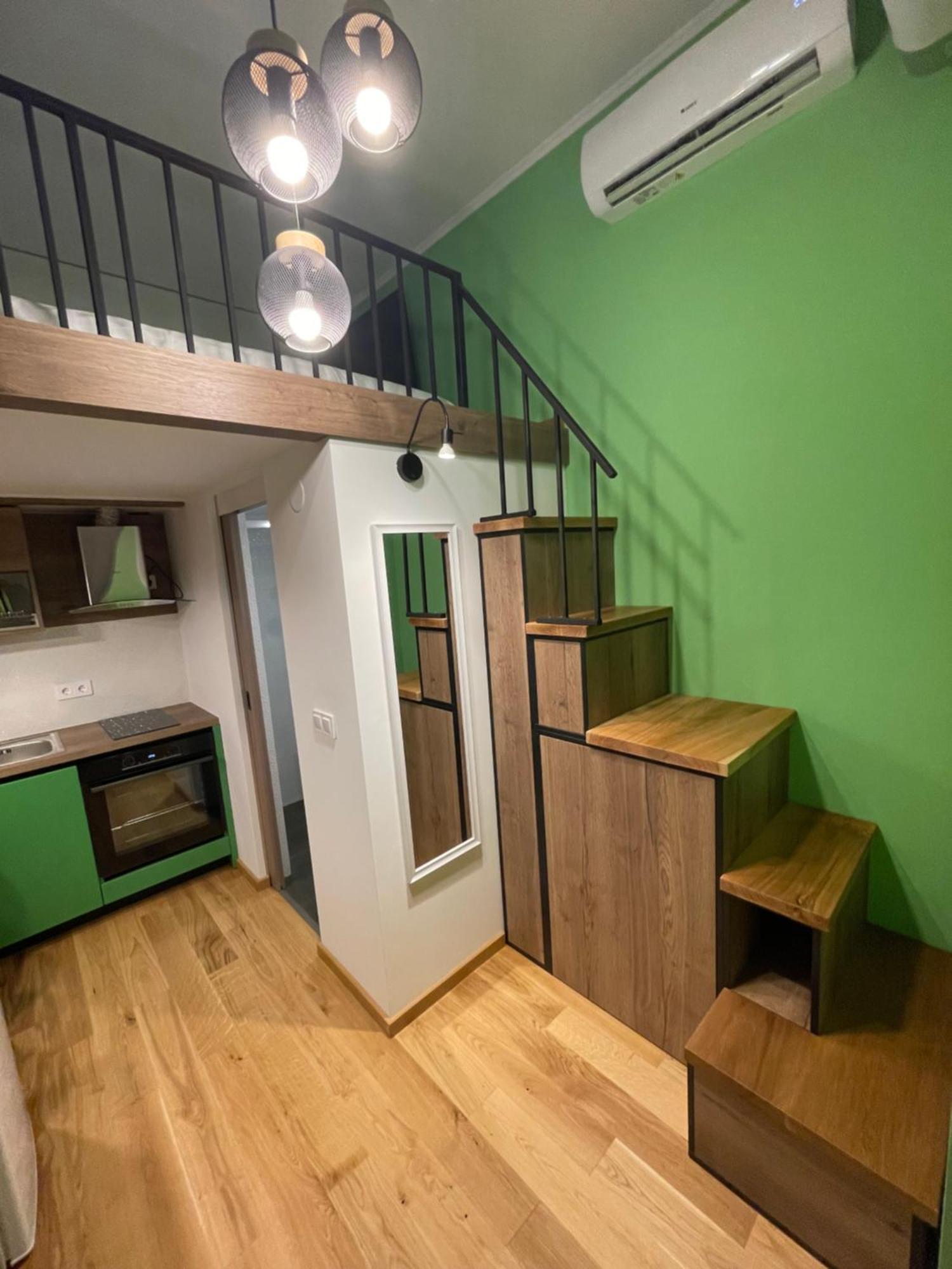 Central Apartment With 2 Bedrooms And 2 Bathrooms Oradea Eksteriør billede